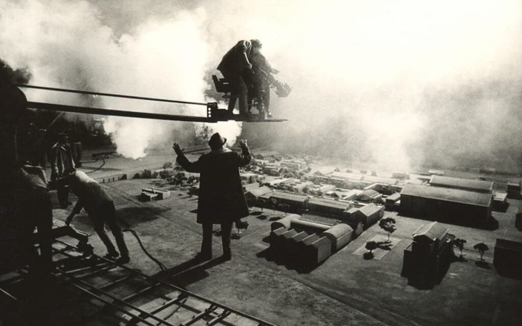 Federico Fellini sul set di “Intervista” (1987)